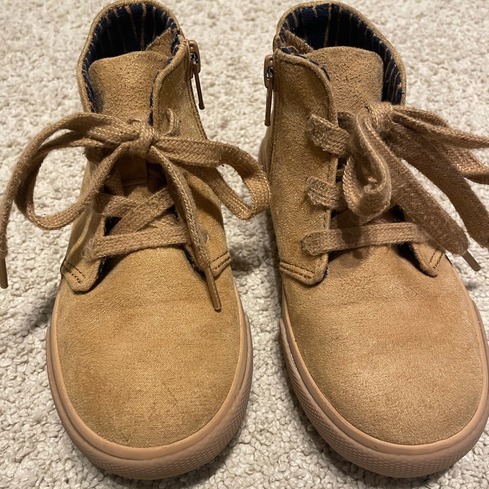 Cat and Jack size 9 Boys boots, like new